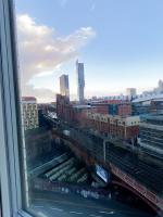 The Panda - Modern 2 Bedroom Apt in Manchester City Centre - Bed and Breakfast