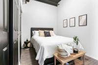 Spacious Modern Loft with Downtown Views and WiFi - B&B