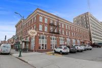 Spacious Apartment with King Beds - J and K on Main - Chambres d'hôtes Spokane