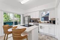 Quaint South Hill Home w Luxury King Bed and Wifi - B&B Spokane