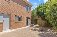 Elegant 3-Bed Home Steps from Sunny Glenelg Beach - B&B