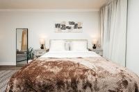 Oceanfront Studio with balcony - B&B Redondo Beach