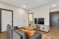 CozySuites Mass w parking lounge & roof deck #26 - Chambres d’hôtes Indianapolis