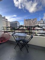 Appartement avec balcon, 5 min du Métro 1-6, Nation, Disneyland, Zoo, Bois de Vincennes - Chambres d'hôtes Paris