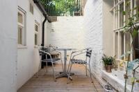 Stunning 2bed 2bath apt in Earls Court sleeps SIX - Bed and Breakfast Londen