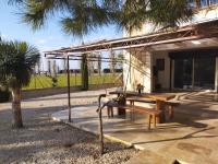 Vacation rental with pool and Jacuzzi, close to Arles - sleeps 10 - Chambres d’hôtes