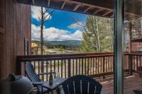 Walk to Lift - King Bed - Cozy Mountain View Apartment - B&B