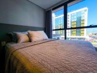 One-Bedroom Apartment with City View