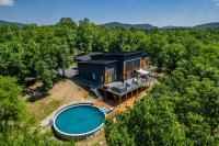 Luxurious Retreat! Private Creek View, Hot-tub, Pool - B&B Hot Springs