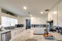 Home w/ Patio & Games Near Dtwn Pensacola! - Chambres d'hôtes Pensacola