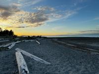 Beachfront King Bed Studio Suite - Ferienwohnung Qualicum Beach