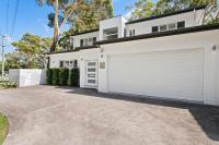 Azure Haven – A Waterfront Luxury Retreat for Families - B&B Corlette