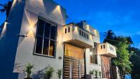 THE ELEGANT VILLA WITH KITCHEN, Opp to Mangrove Boating - Bed and Breakfast