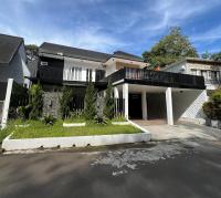 Villa Sakinah, Sentul City - Bed and Breakfast
