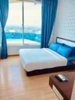 Two-Bedroom Apartment with Balcony and Sea View