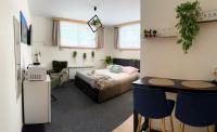 Zimmer mit Kingsize-Bett