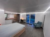 Estudio con vistas al jardín