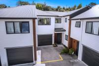 Central, Modern with Japanese Flair - By KOSH BNB - B&B