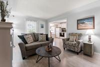 Peaceful Pastel - Cheerful Cottage Close to Pere Marquette and Muskegon Lake - Pet Friendly - Chambres d'hôtes Muskegon