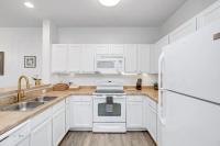 The Secret Rose Apartment - Modern & Stylish - 8 Mins from Disney - B&B Kissimmee