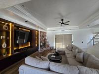Munguia Summit Camp Modern Home Unit A - B&B