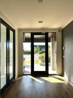 Premier Master Suite I HERstay in Mambourin - B&B Wyndham Vale