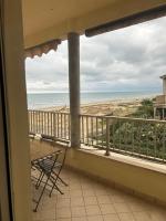 Le Terrazze Beachfront, balcony, parking, private access Beach - B&B Torvaianica