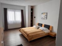 Kamer met Kingsize Bed en Uitzicht op de Bergen