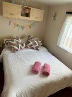 2 Bed Caravan - Sleeps 6 - Pets - Parking - Wifi - B&B Skegness