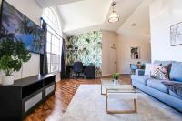 New APT 15Min Drive Disney and Airport - Parks KingBed Pets - B&B