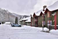 Lodges at Sunrise 3BR 3BA Luxury Ski On Ski Off Condo, Pool, Hot Tub, Gym, Sports Center - Chambres d'hôtes Killington