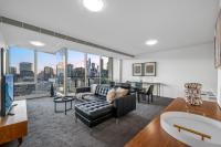 Deluxe Three-Bedroom Two-Bathroom Apartment (River View)