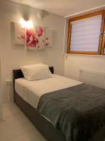 Chelsea best apartment for females only - B&B London