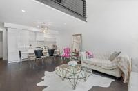 Chic Loft with Terrace & Premium Amenities Access - Chambres d’hôtes Melbourne