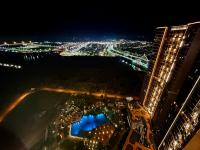Apartamento con vistas y balcón