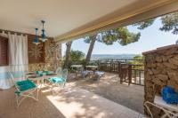 Splendid View apartment with shared swimming pool - Porto Pino hill - B&B
