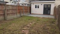 Modern 2 bedroom house in Greater London - Private Garden, Free Wifi and Parking - B&B