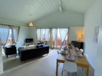 Lake Thun Alps Scenic Views and Concierge by SwissHut - B&B Sigriswil