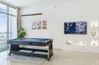 Huge Penthouse in Marina w Pool Table & Air Hockey - B&B