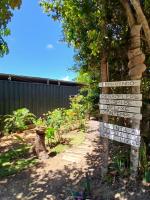 Casa Contêiner Conectada com a Natureza - 5km Praia do Forte - Reserva Sapiranga - B&B