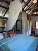 Zimmer mit Kingsize-Bett und Bergblick
