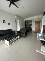 Conezion, goft view mid floor, beside ioi city mall, opposite hospital serdang, beside Uniteen and UPM, Putrajay - B&B Putrajaya