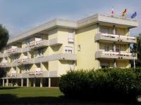 Residence with swimming pool in Luni Mare - B&B