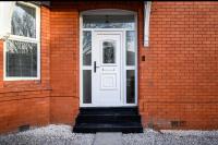 Stylish Modern Manchester Home - Perfect for Work, Leisure & Stadium Visits with Parking - B&B