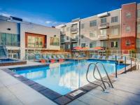 Modern Resort Styled 2BR Apt W Pool, Gym & Hot Tub - B&B
