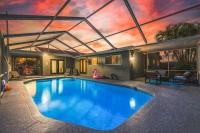 Beach Villa Private pool fire pit 6mi to beach - Bed and Breakfast Pinellas Park