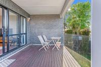 The Base Guest Suite with Wi-Fi and Deck - B&B Auckland