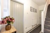 Glenroy Place - sleeps 7, private drive, log burner - B&B