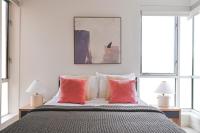 2BR Condo in Santa Monica - Walking Distance to Beach, Dining, Shopping & Promenade - Bed and Breakfast Los Angeles