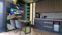 Apartament Dark Prestige NEW ! - dostęp 24h, PROJEKTOR , garaż podziemny , klimatyzacja , duży taras - B&B Kielce